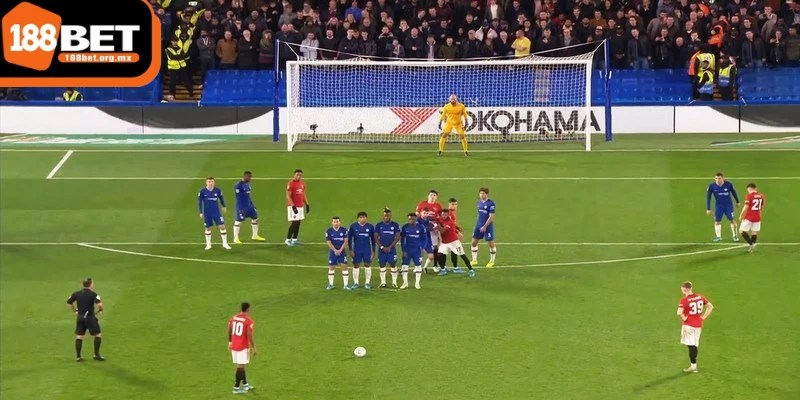 Có nhiều hình thức dẫn đến đá phạt trực tiếp từ các vị trí khác nhau